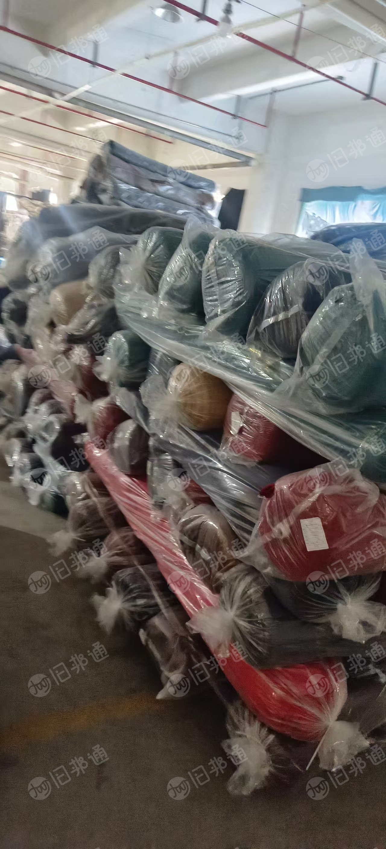 出售库存牛奶丝，四面弹，涤氨库存布，门幅155-180，克重120-180，现货有四五十吨