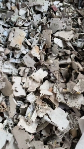 出售白色尼龙开关破碎料，月供20吨