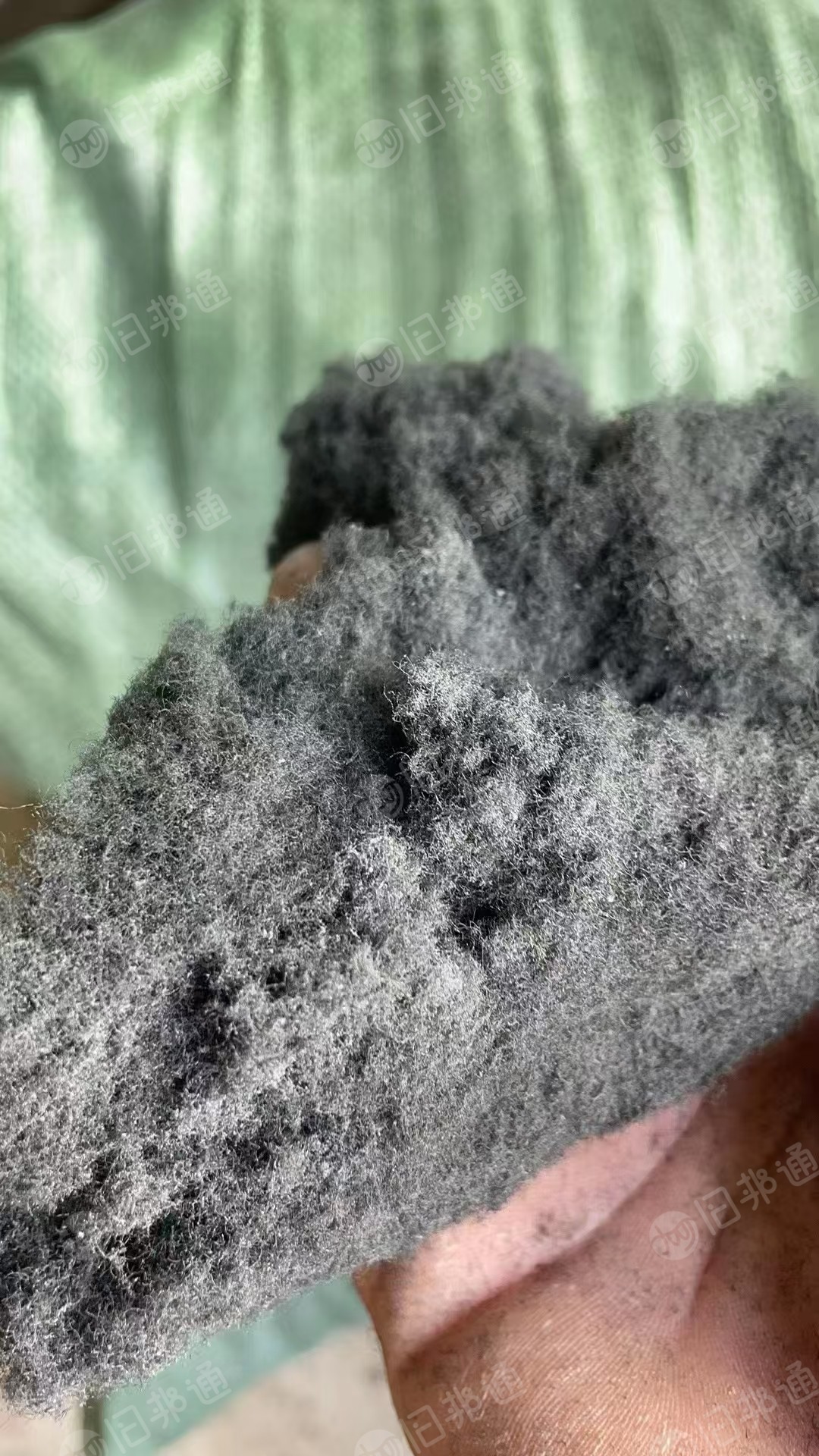 长期大量收购针刺无纺布厂下来的涤纶毛毛料，售杂色，每个月500吨左右，厂在河北唐山