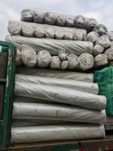 出售涤卡库存布，整卷的是半漂的，包的是胚布，密度108*50，幅宽160，克重202，现货三四万米。