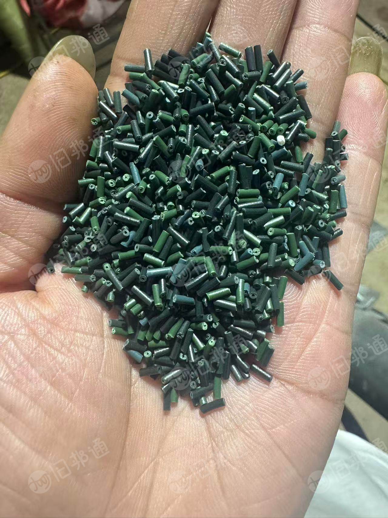 长期出售软质pvc颗粒，透明黑色都有，未过筛