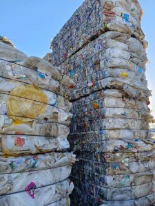 出售大小白乙压块，分开压，现货33吨左右