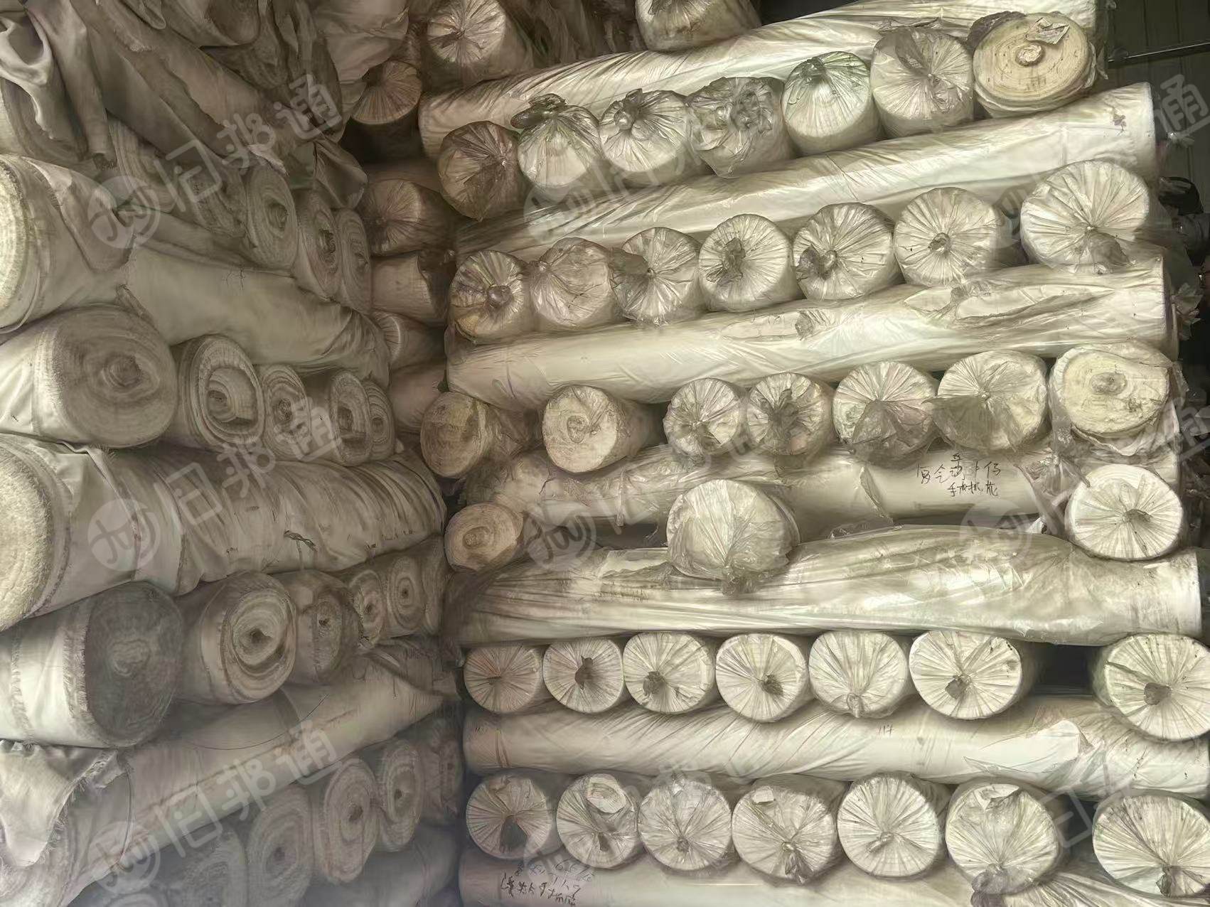 出售涤棉牛仔胚布，含棉45%，门幅1.7，克重180，货在浙江柯桥