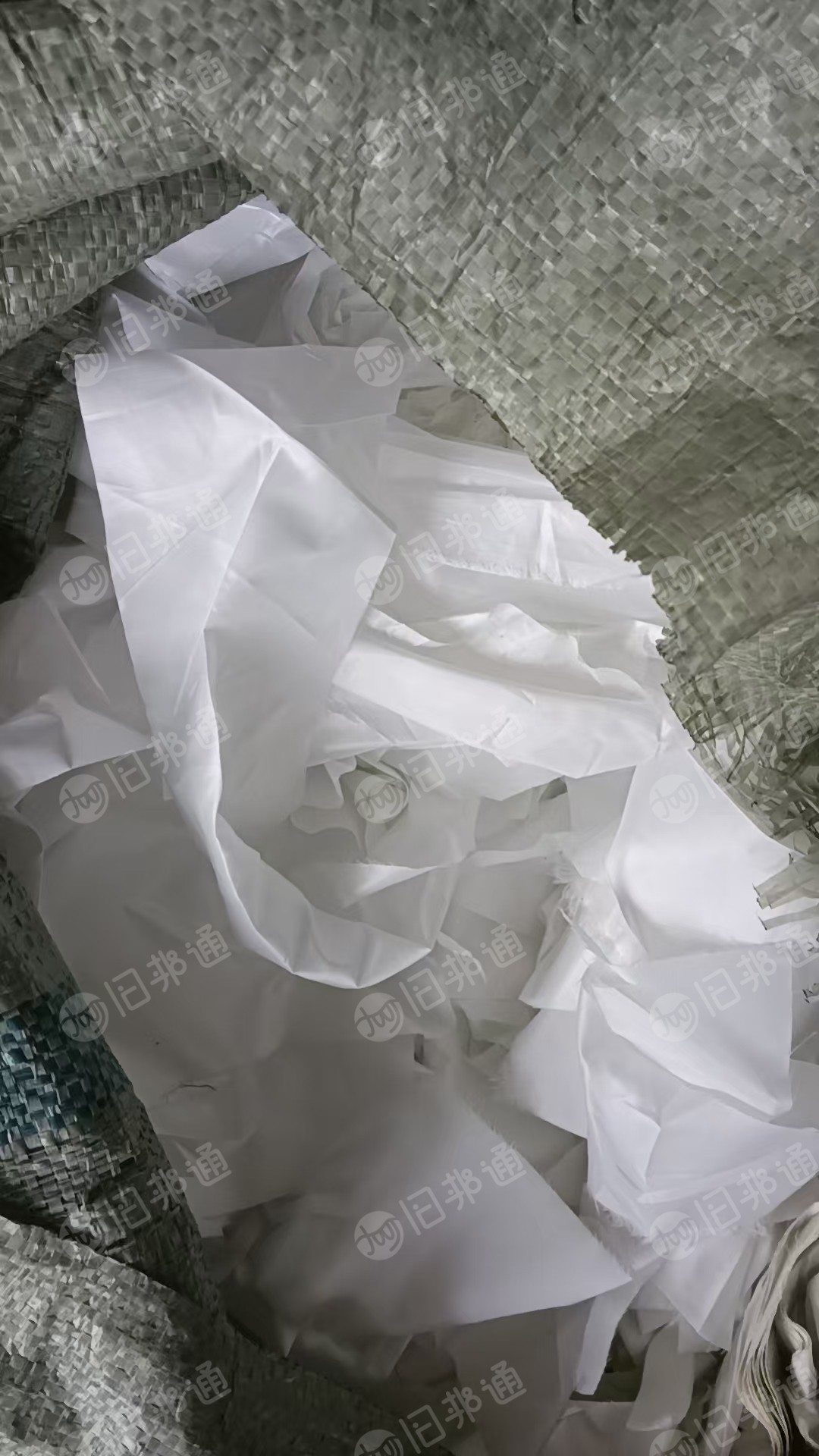 长期出售白色涤纶废布，涤纶造粒布，涤纶布
