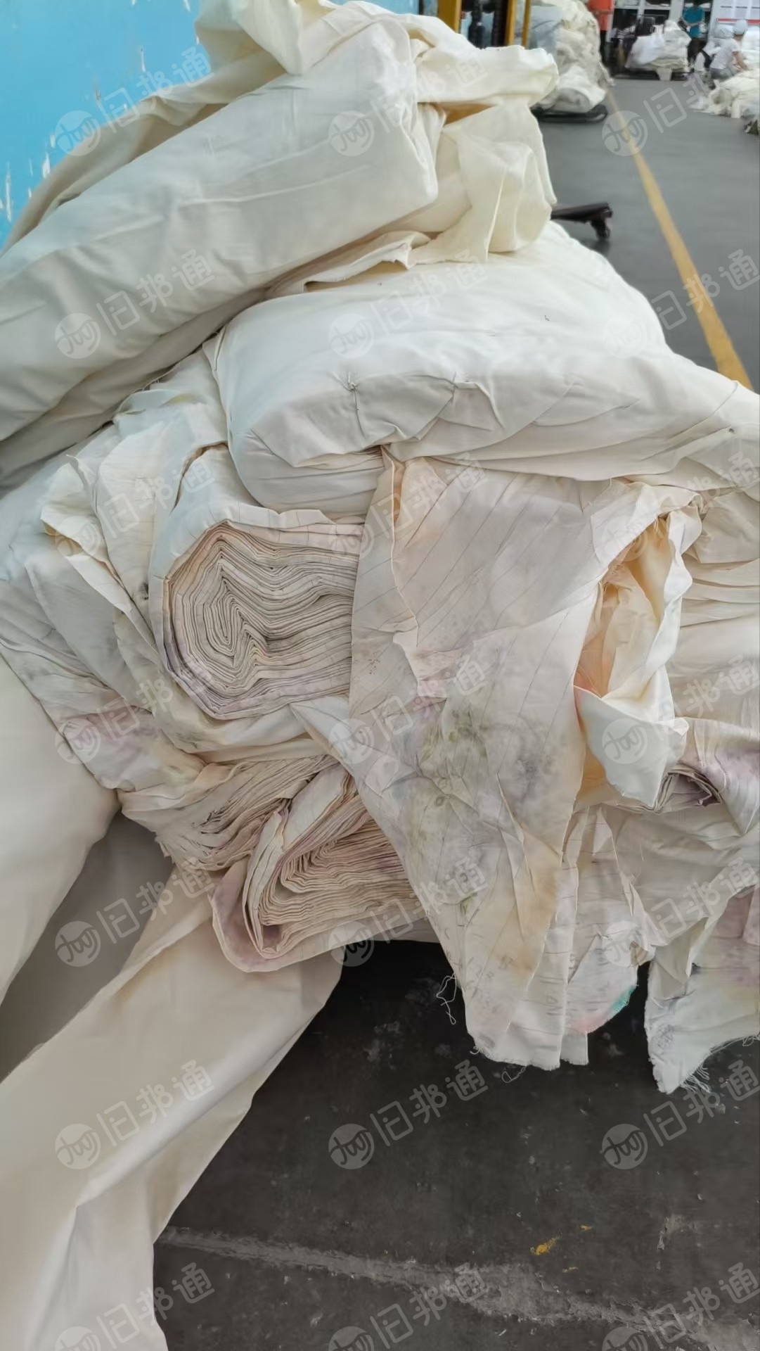 出售保险公司受损的库存布料, 4000米左右,货在湖北孝感