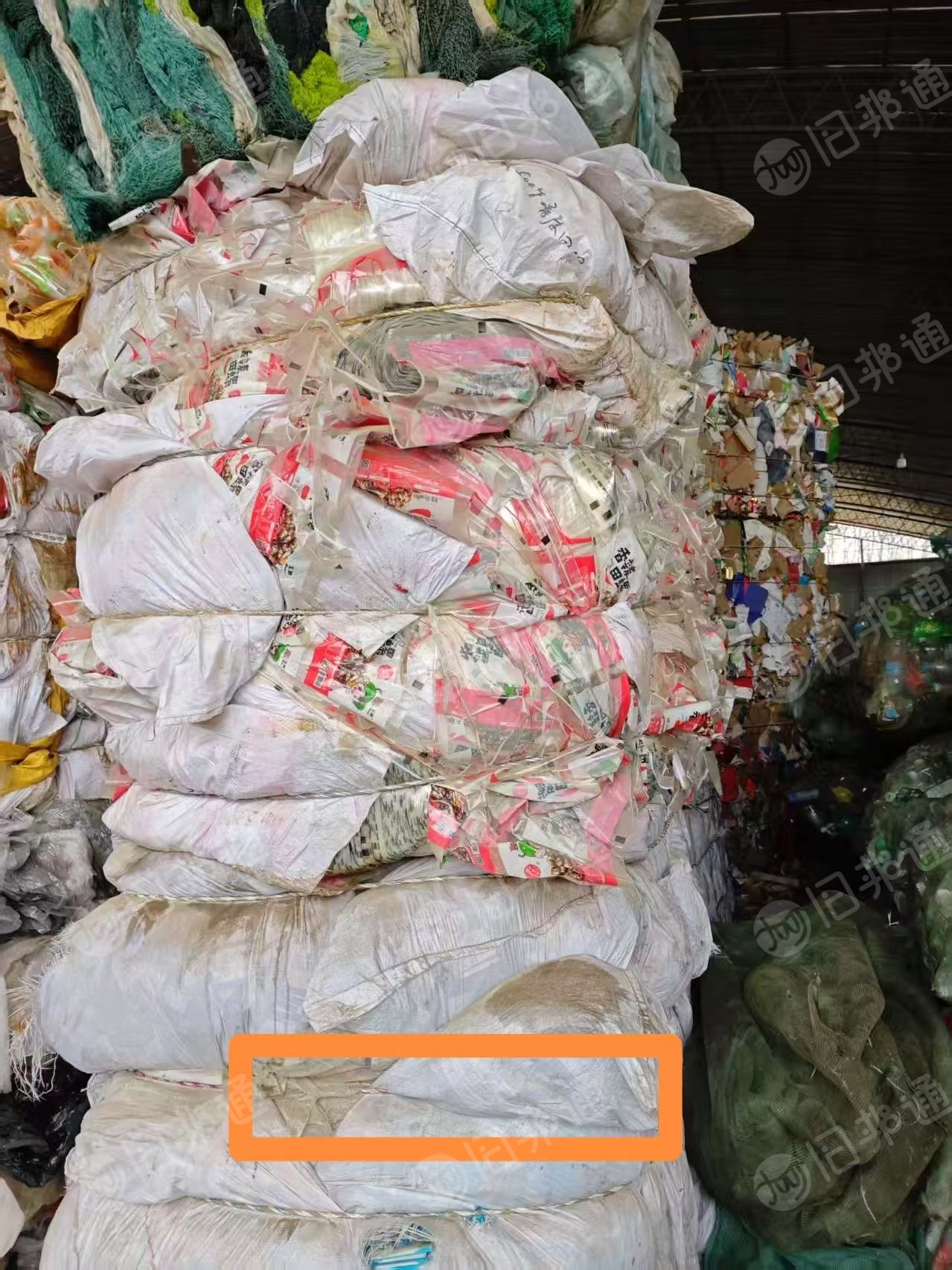 出售食品厂下来的PET复合PE膜废料,现货七八吨