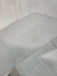 出售一批4公分宽左右的涤纶无纺布盘料,现货3-4吨左右, 厂在浙江宁波