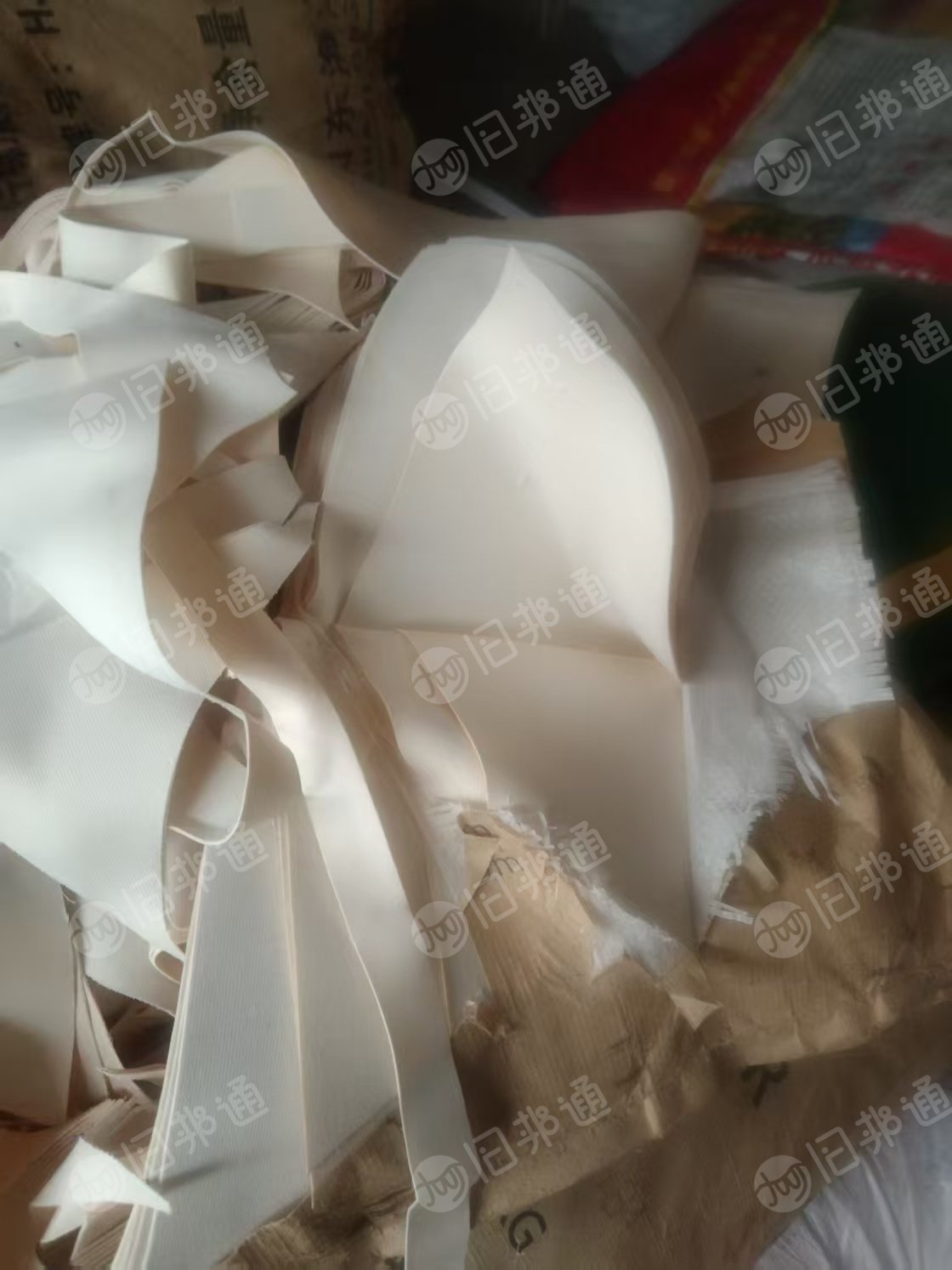 长期出售PVC人造革边料,月供百吨