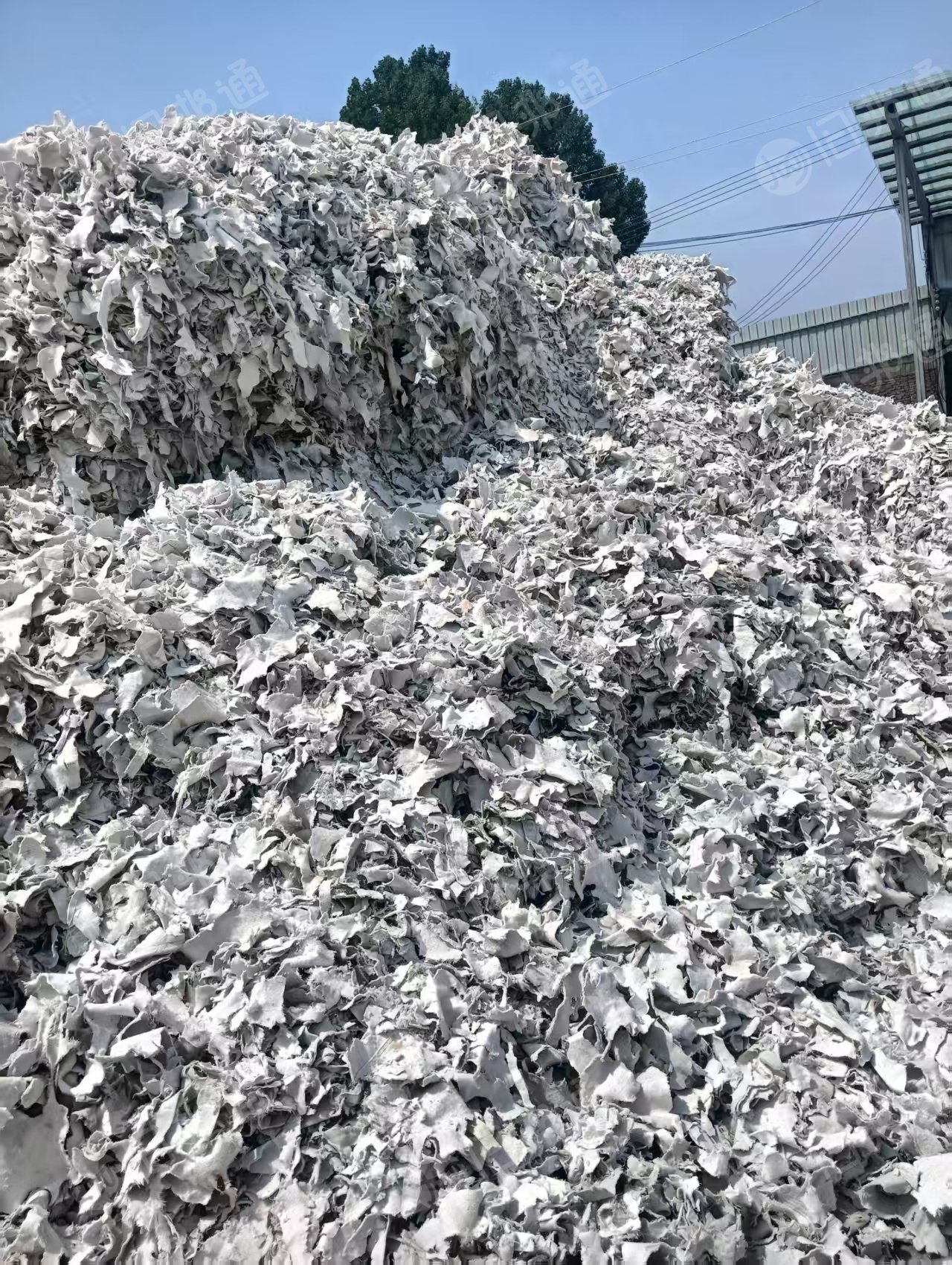 出售涤纶除尘布袋破碎的布块,涤纶布碎,现货40吨左右