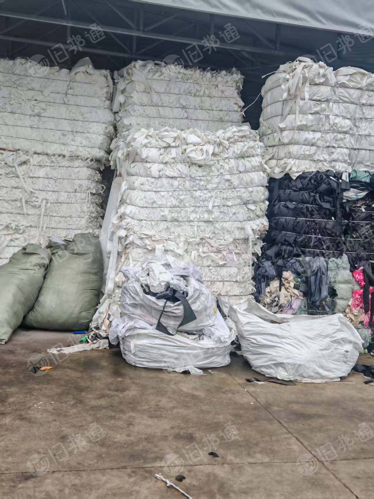 长期出售白色的涤纶废布，涤纶边角料，现货几十吨