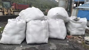 长期出售沥青厂用剩下橡胶颗粒,现货五六吨
