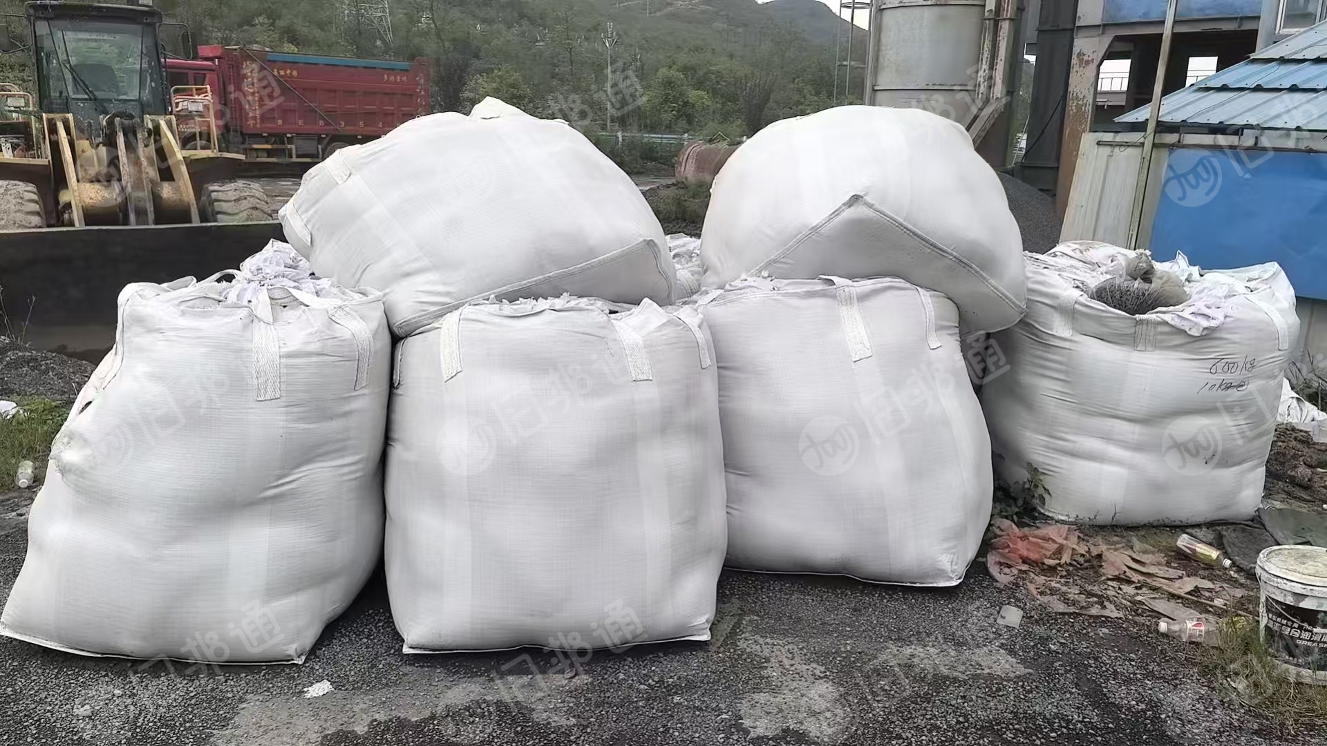 长期出售沥青厂用剩下橡胶颗粒，现货五六吨