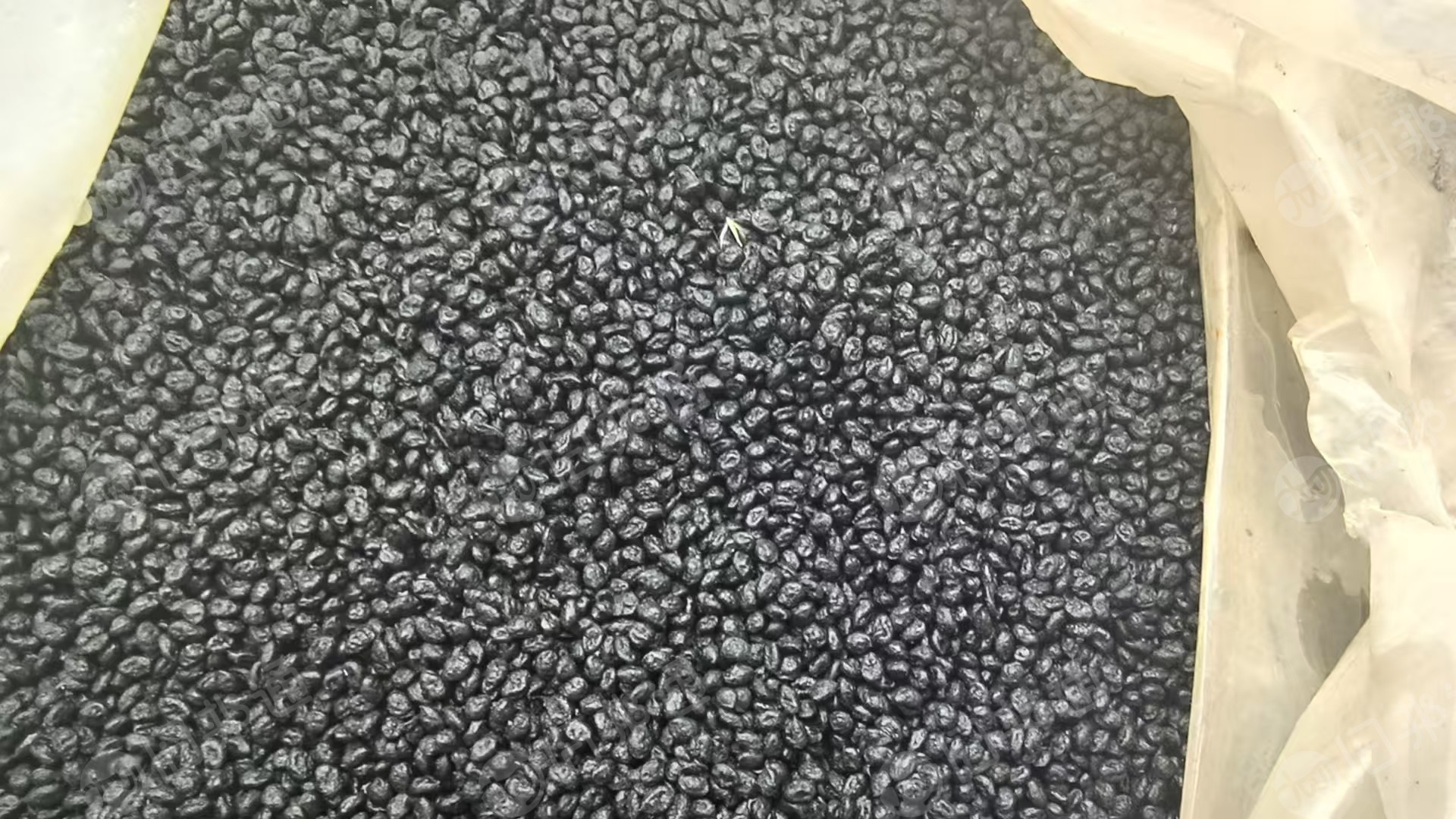 长期出售沥青厂用剩下橡胶颗粒,现货五六吨