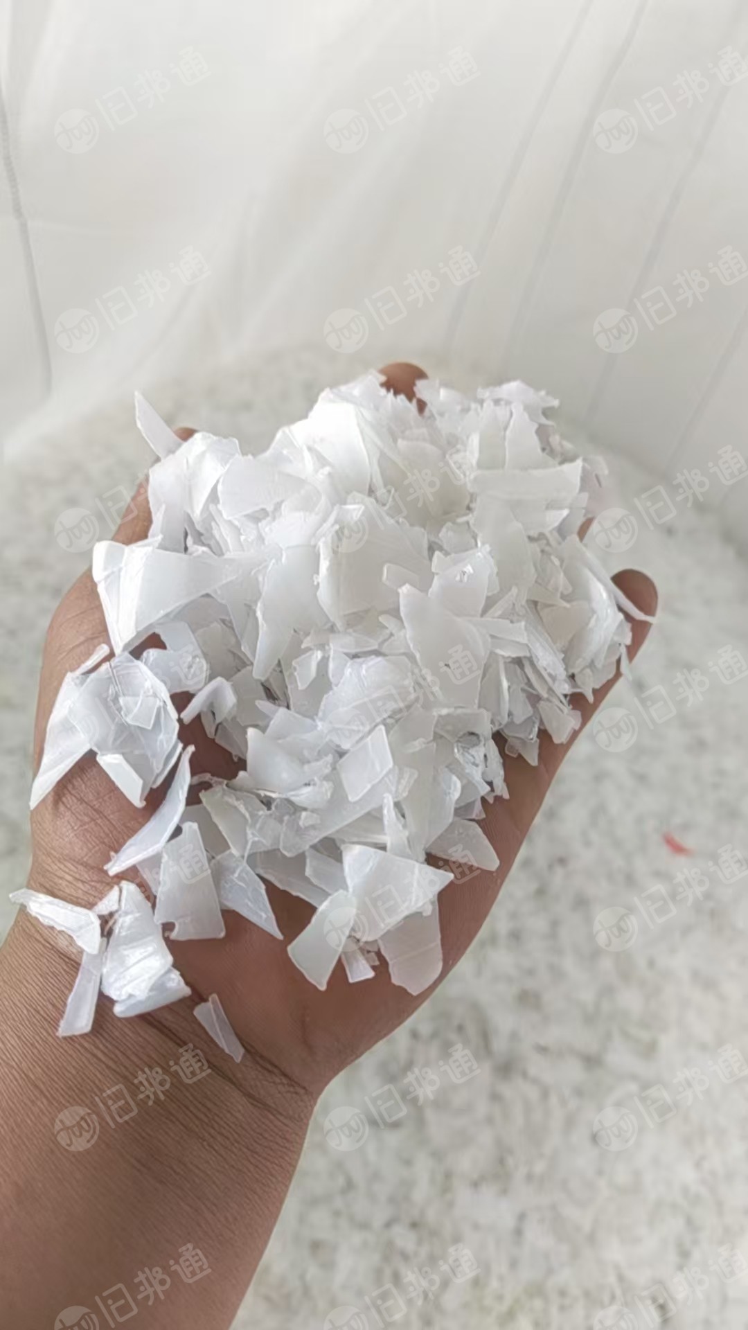 出售低压PE酱油壶破碎料，热洗吹漂，长期有货