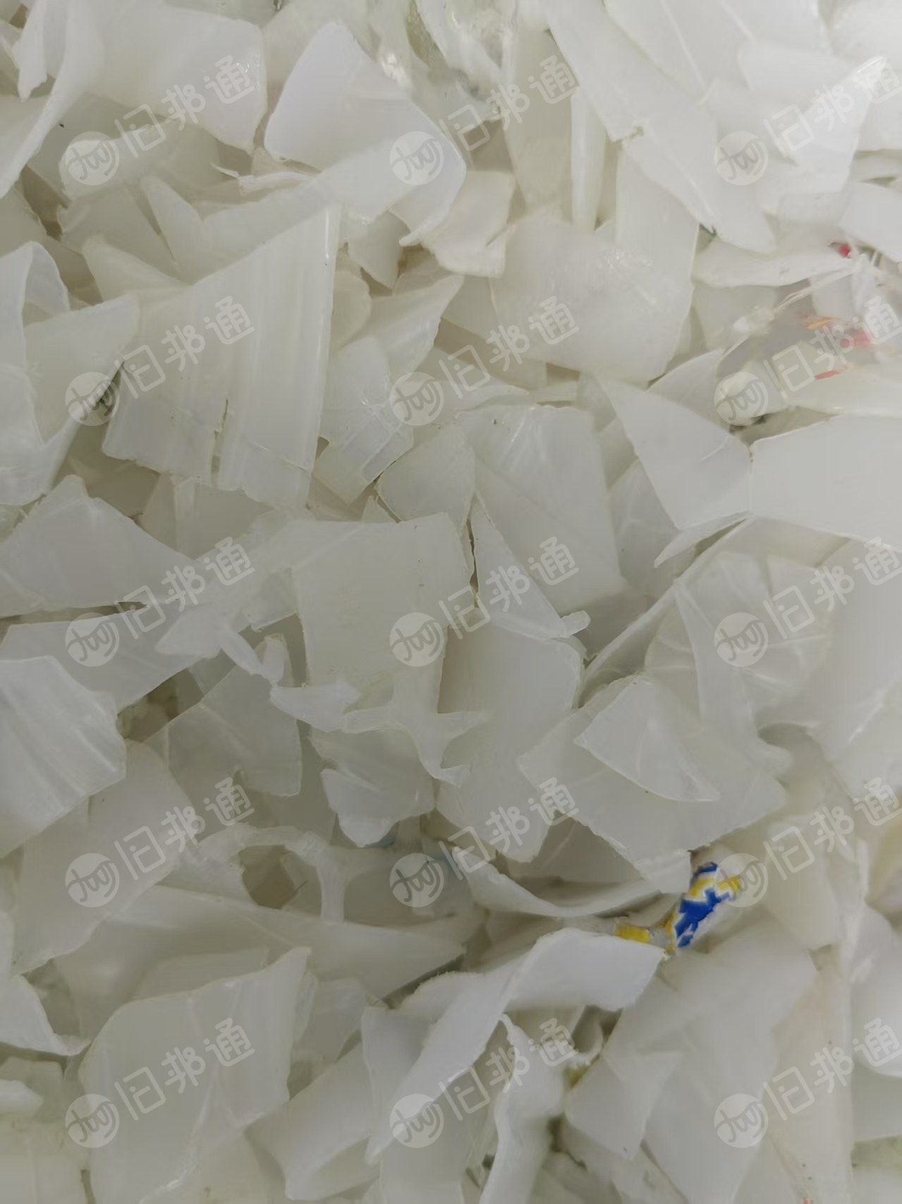 出售低压PE酱油壶破碎料，热洗吹漂，长期有货