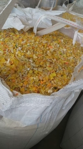 出售分色丙破碎料，红蓝黄丙破碎料，红蓝丙里面有五到六个点盐票，透明框破碎料，长期有货