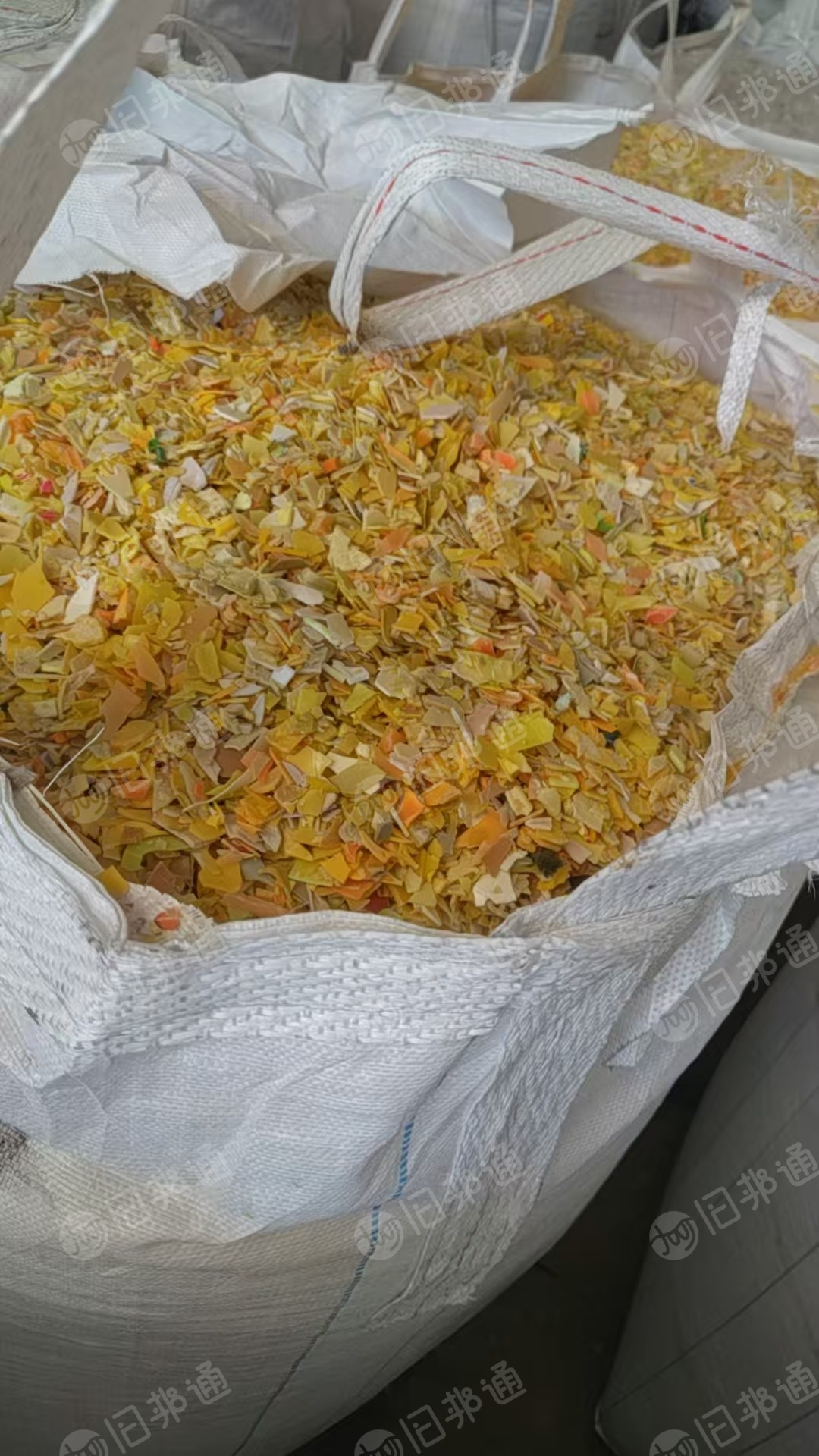 出售分色丙破碎料，红蓝黄丙破碎料，红蓝丙里面有五到六个点盐票，透明框破碎料，长期有货