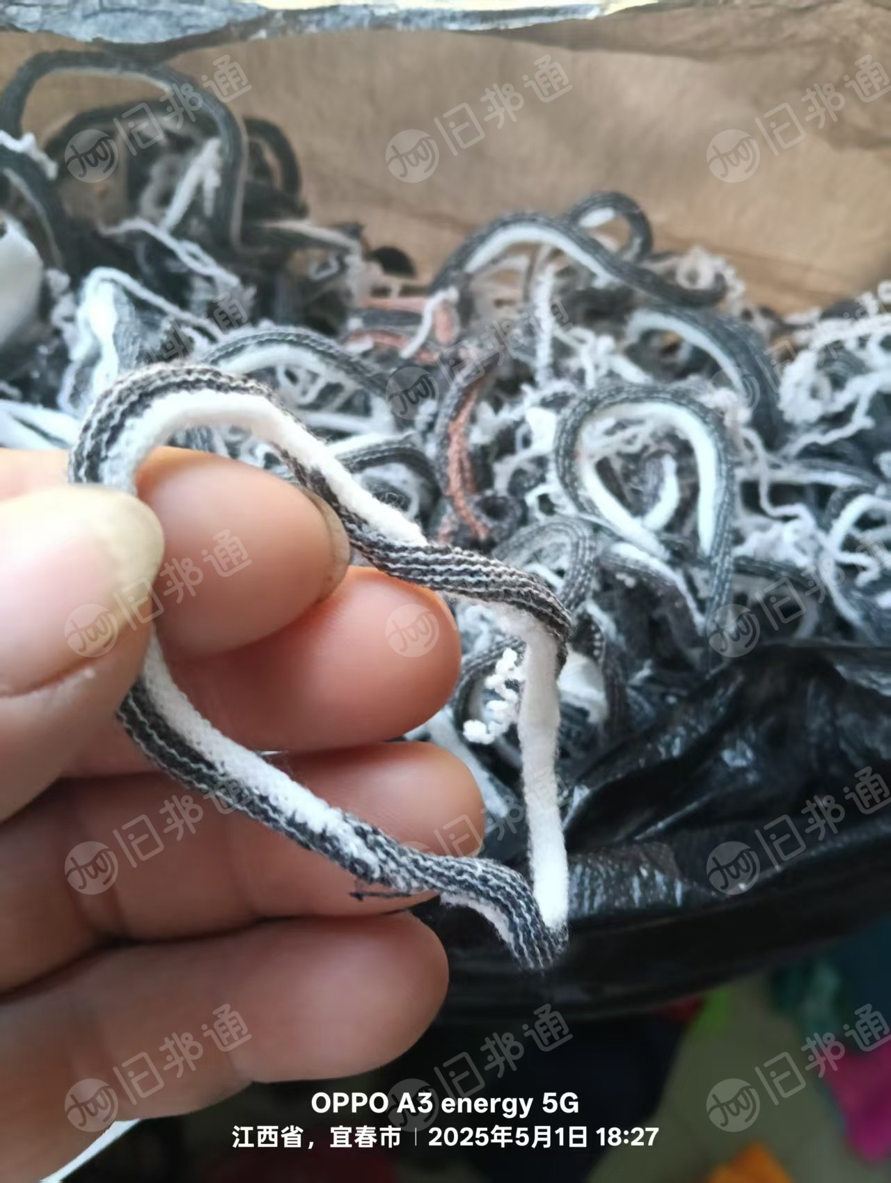 长期出售袜圈，袜子边角料，黑色段是棉，白色段是涤纶，月供30吨左右