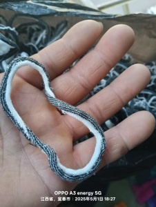 长期出售袜圈，袜子边角料，黑色段是棉，白色段是涤纶，月供30吨左右