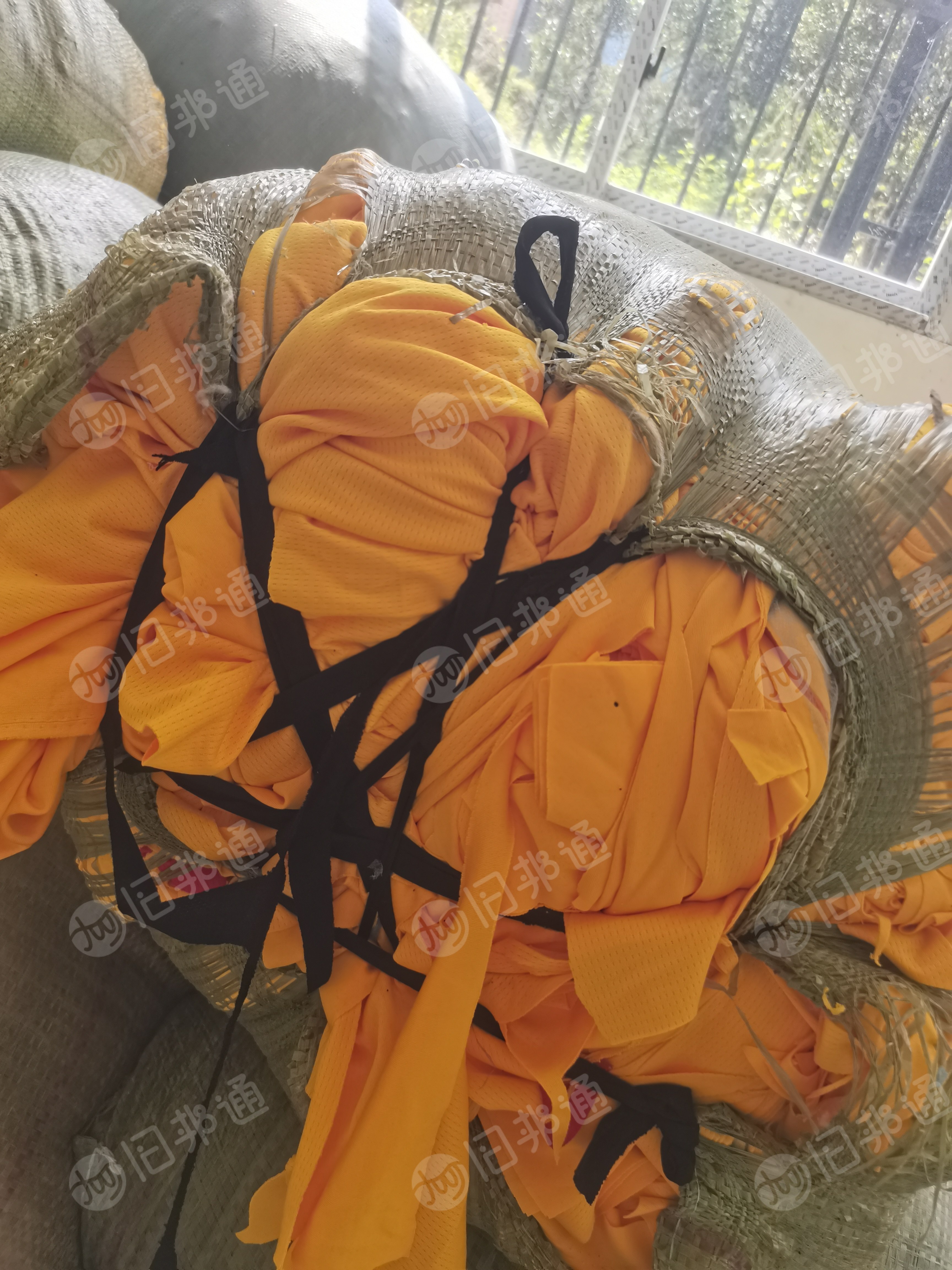 长期大量出售服装厂下脚料，化纤棉，开花料，复合料等，货在湖北恩施