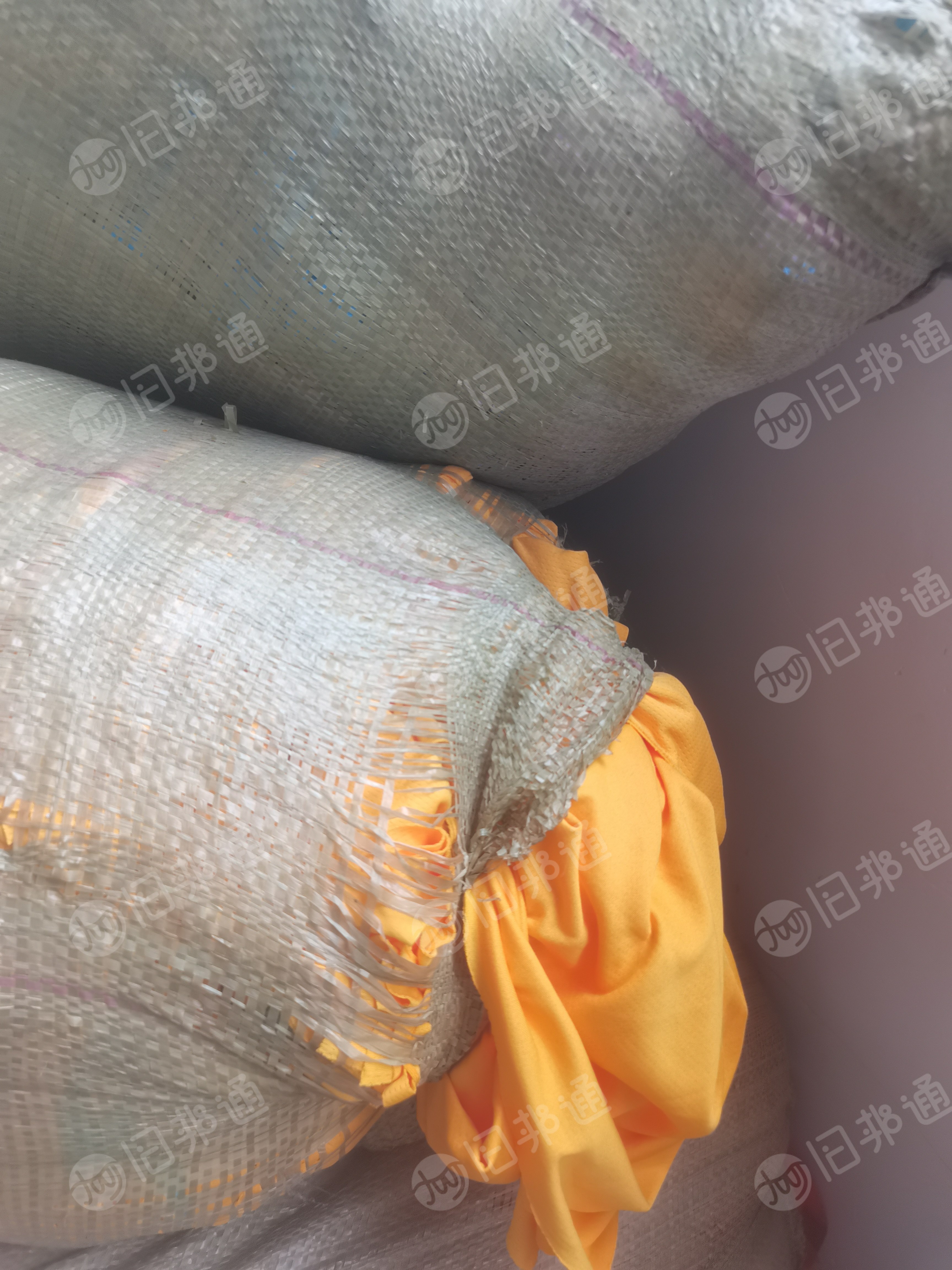 长期大量出售服装厂下脚料，化纤棉，开花料，复合料等，货在湖北恩施