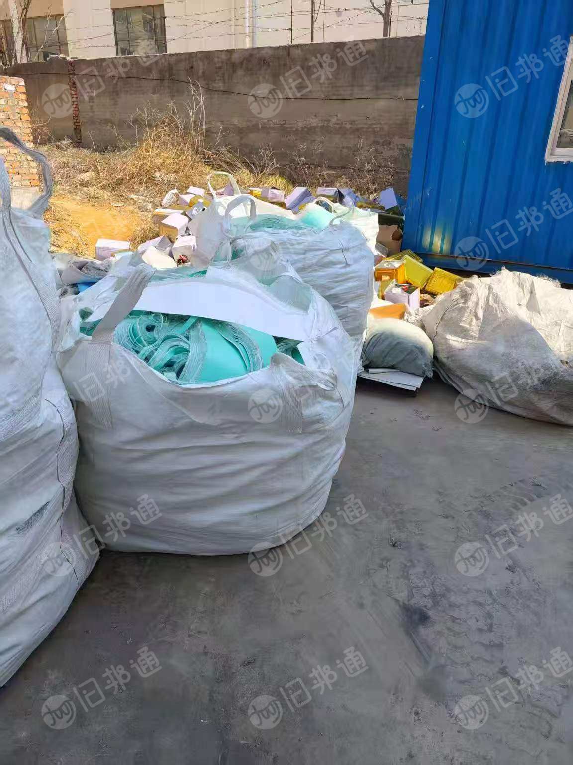 出售PVC冲浪板边料，游艇革边料，每月100吨，现货几十吨