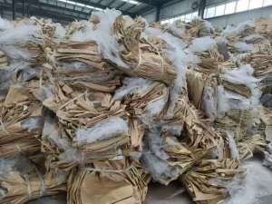 长期出售废旧牛皮纸袋，里层是塑料膜