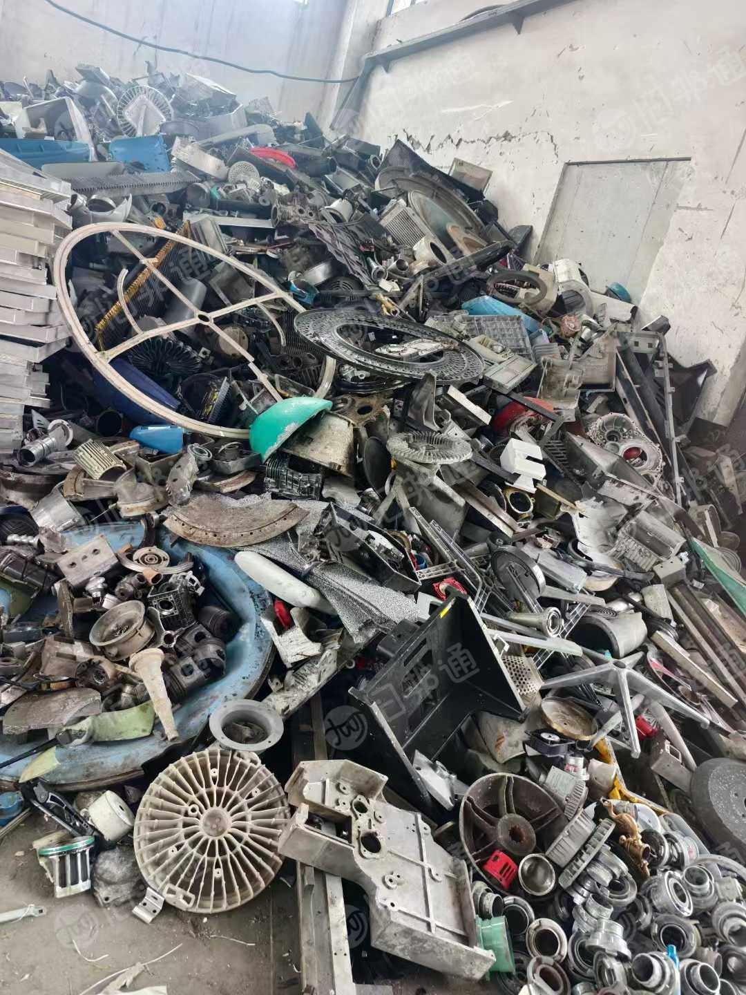 出售手捡生铝，现货两车