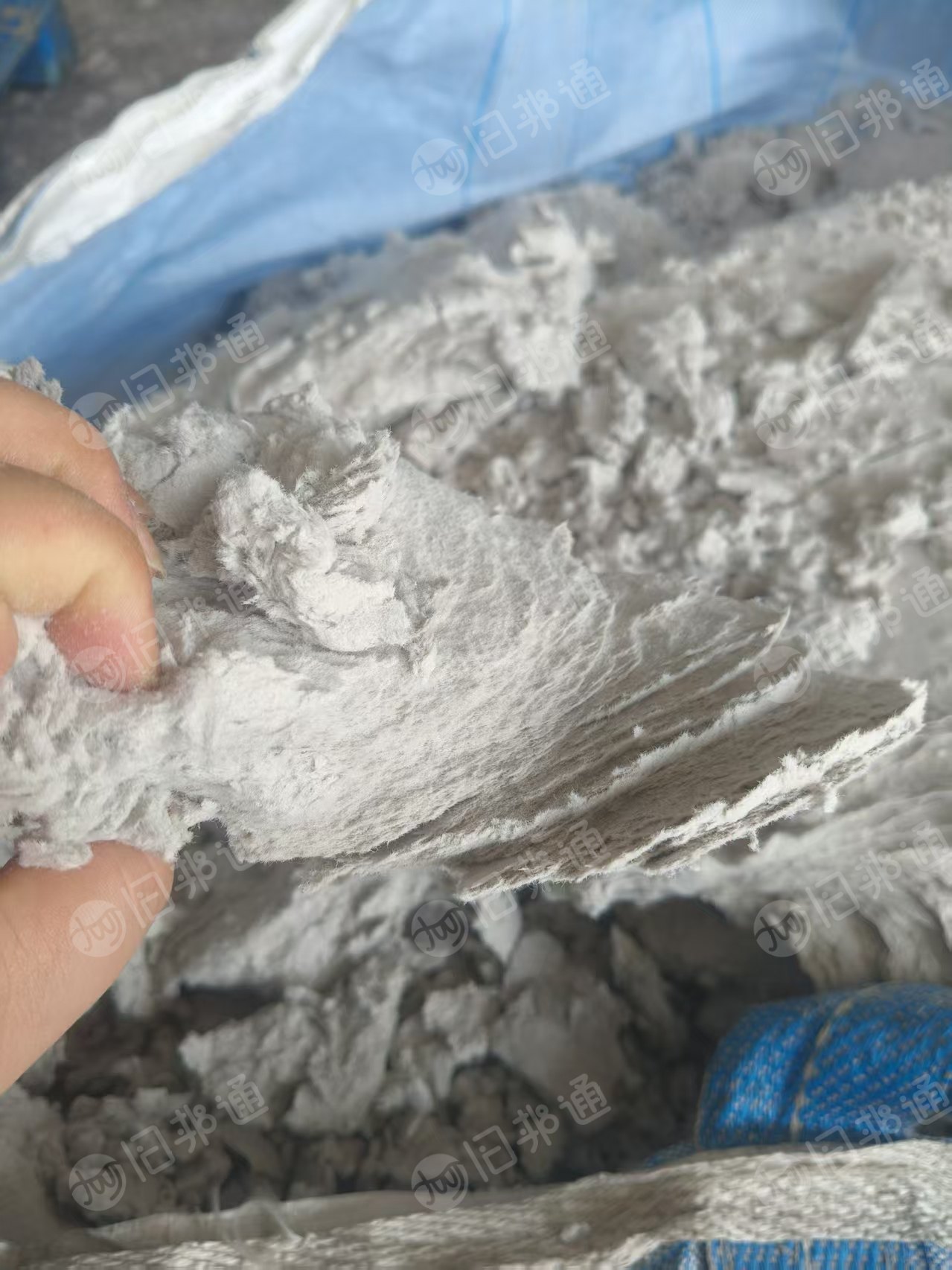 长期出售涤纶毛毛料，浆毛，需要清洗，现货有100吨左右，厂在江苏无锡