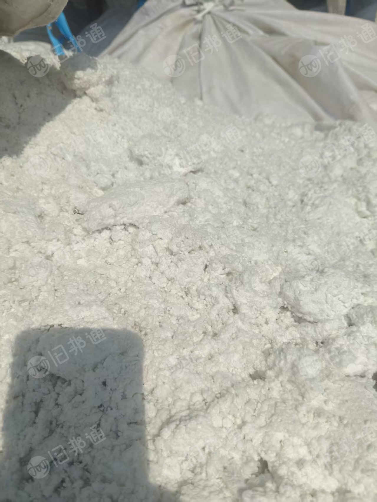 长期出售涤纶毛毛料，浆毛，需要清洗，现货有100吨左右，厂在江苏无锡