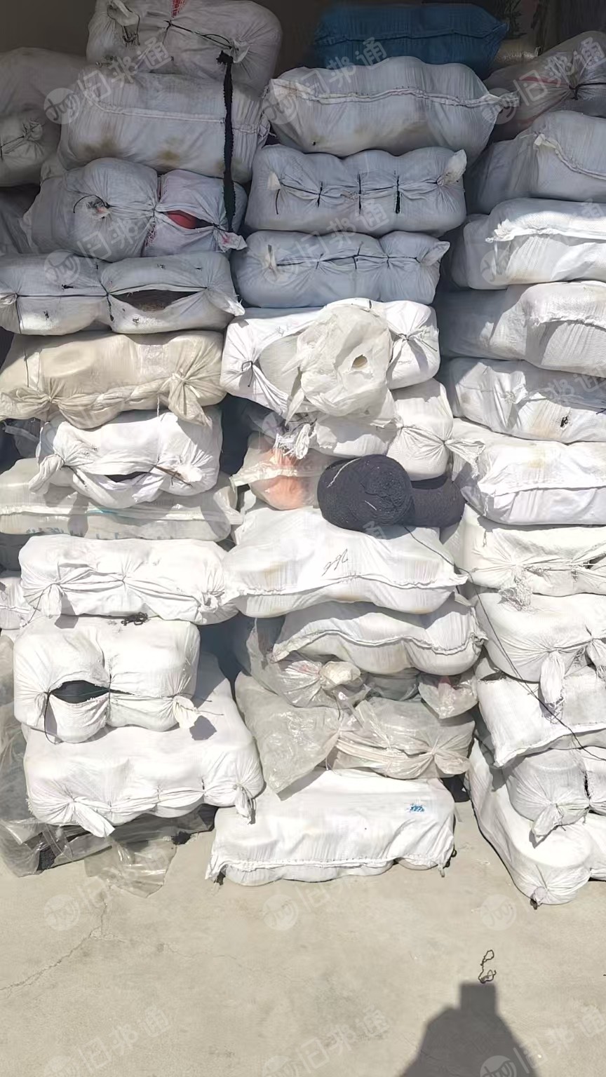 出售40多支带氨纶的库存纱线，很多品种，大几百一吨处理，河北保定