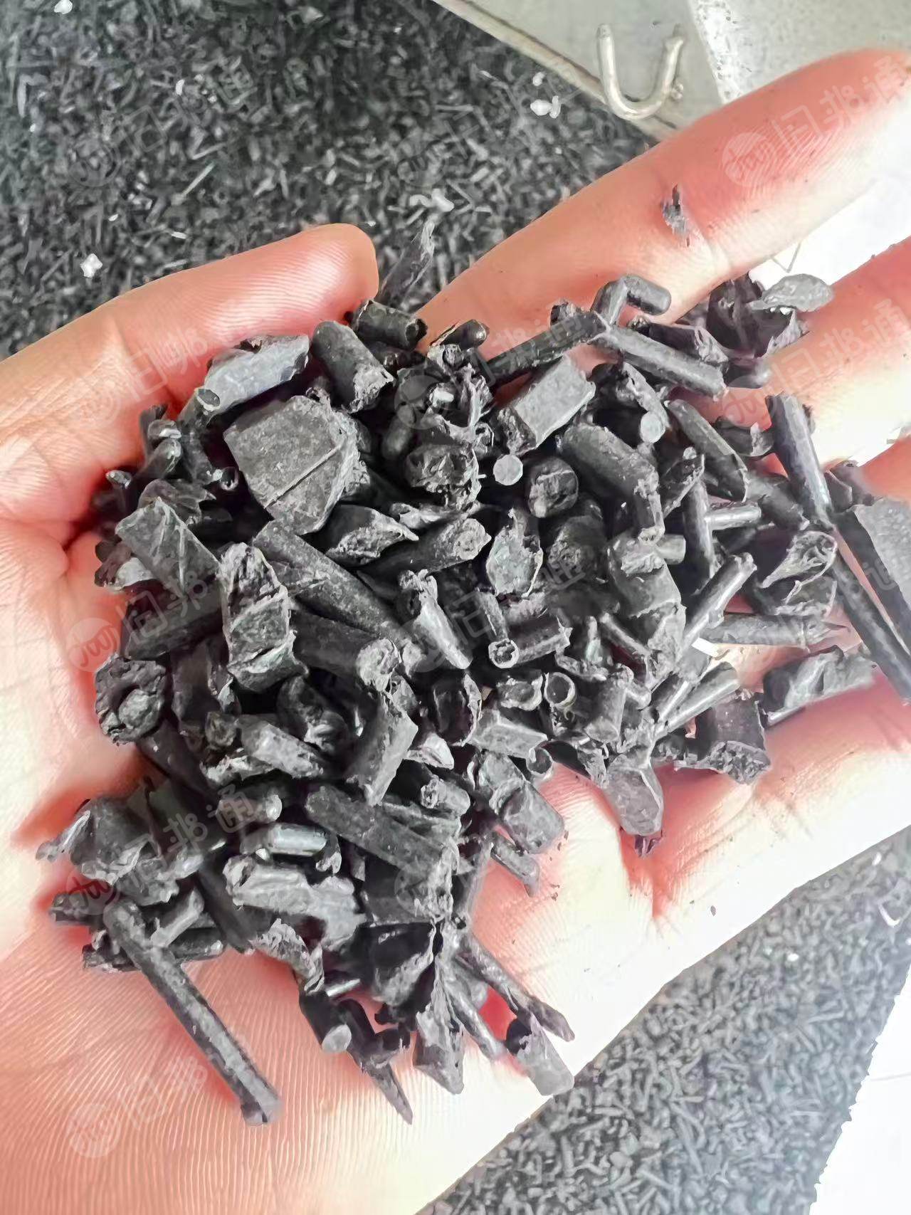 出售尼龙水口破碎料，加纤尼龙破碎料，加纤30，汽配厂下来的