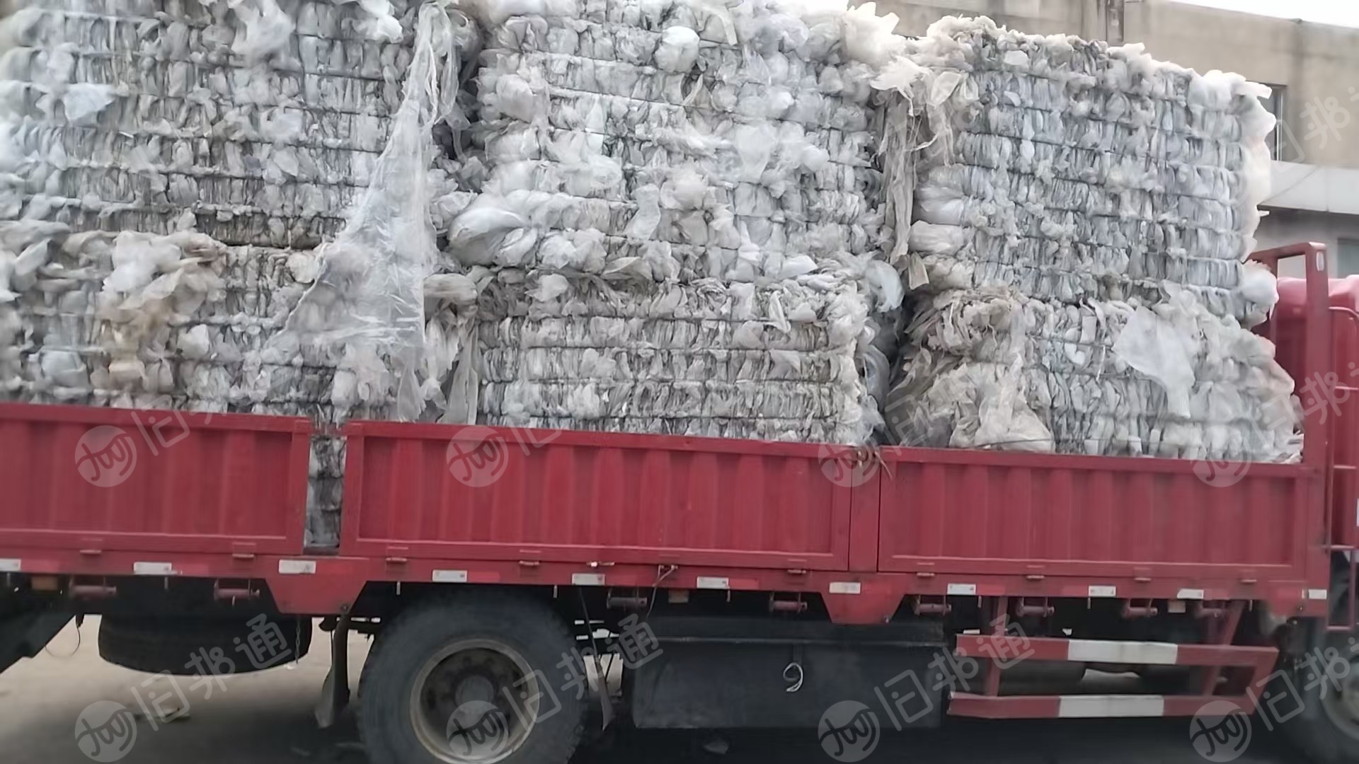 出售水洗一级高压膜废料，缠绕膜平板膜混合打，缠绕膜占比80%，现货够13米车