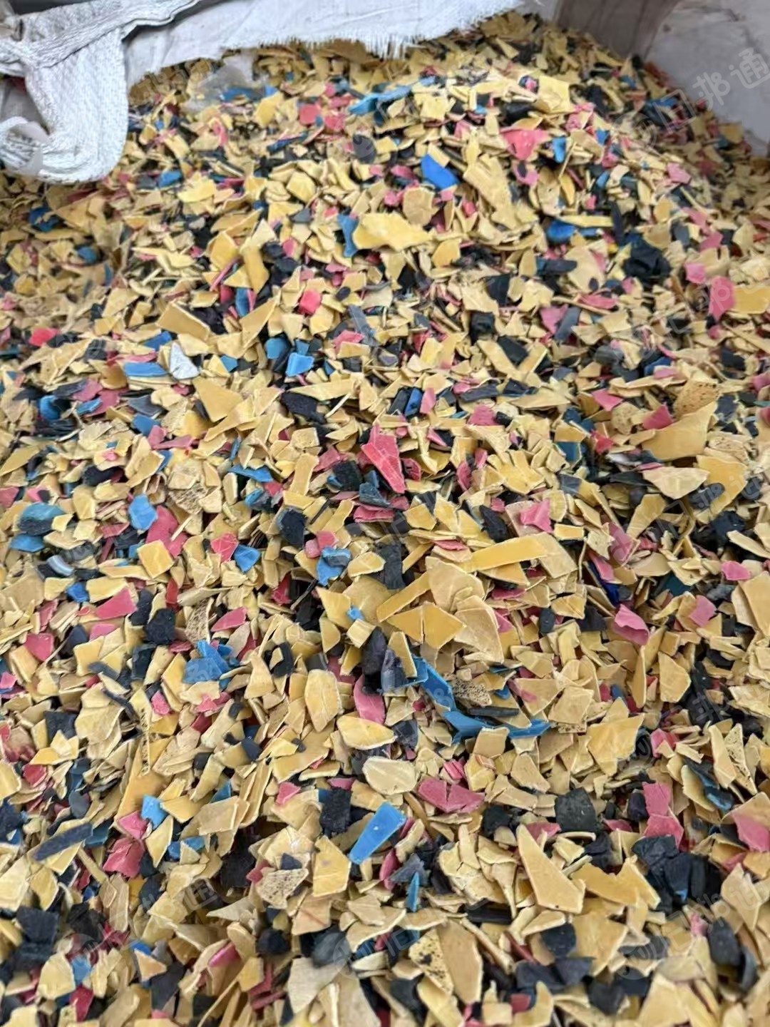 出售路障破碎料,螺纹管破碎料,现货还不够挂