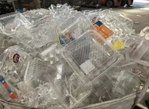 回收pet吸塑盒压包料，吸塑片毛料，月需300吨