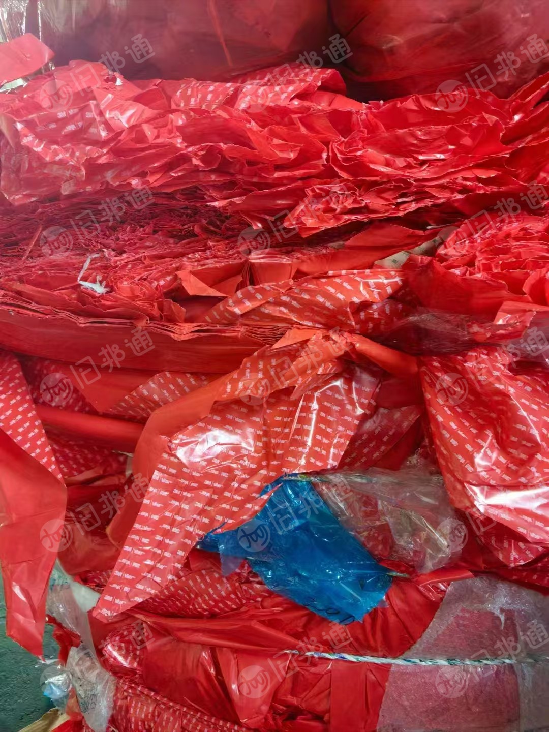 出售PE复合膜，红膜，3M公司下来的刀裁料，现货20吨左右