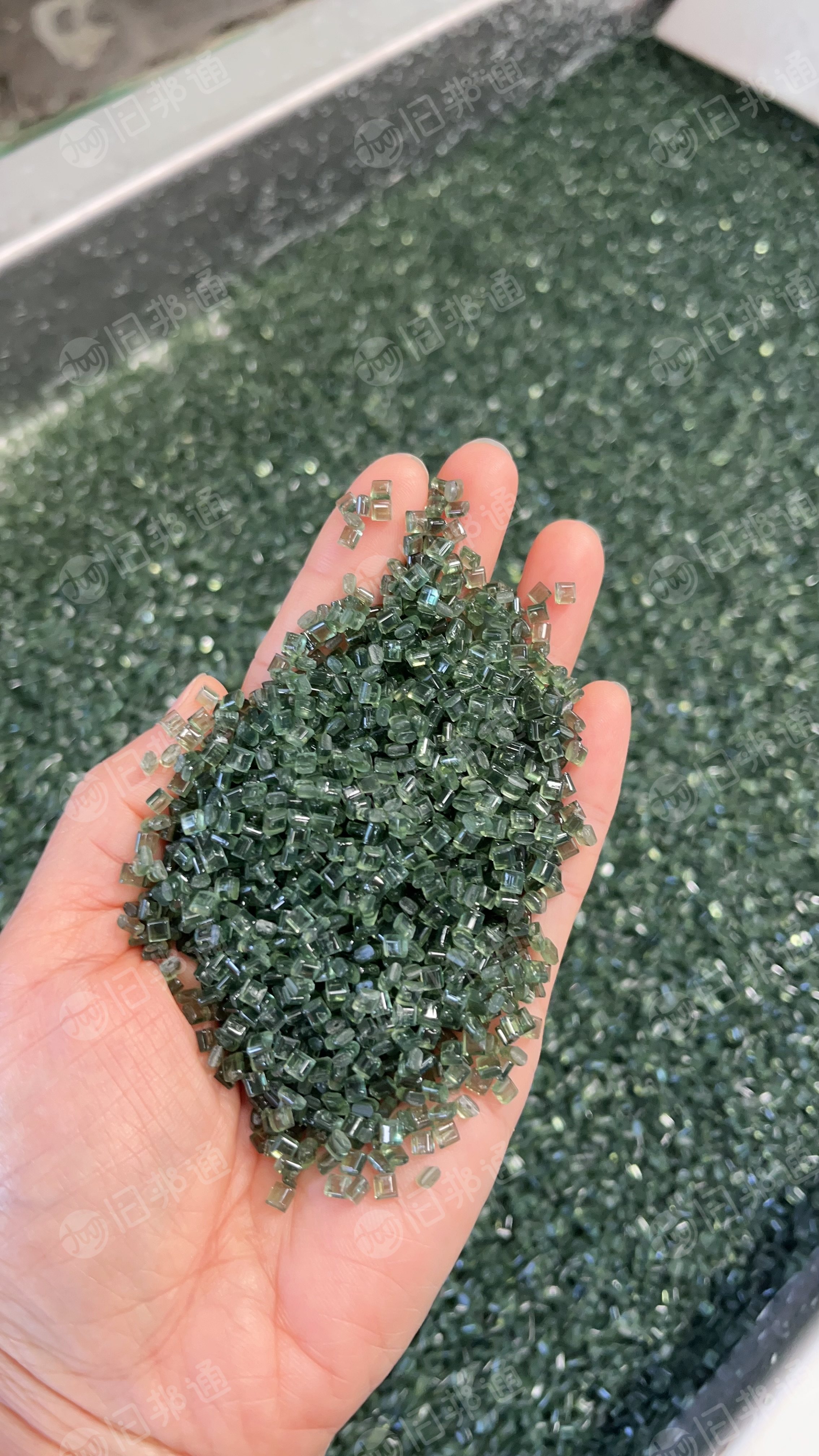 出售PC色透颗粒，冲击60到65之间，溶脂15到18之间，可按要求制定订单