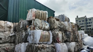 出售水洗吨包废料，月供十几吨