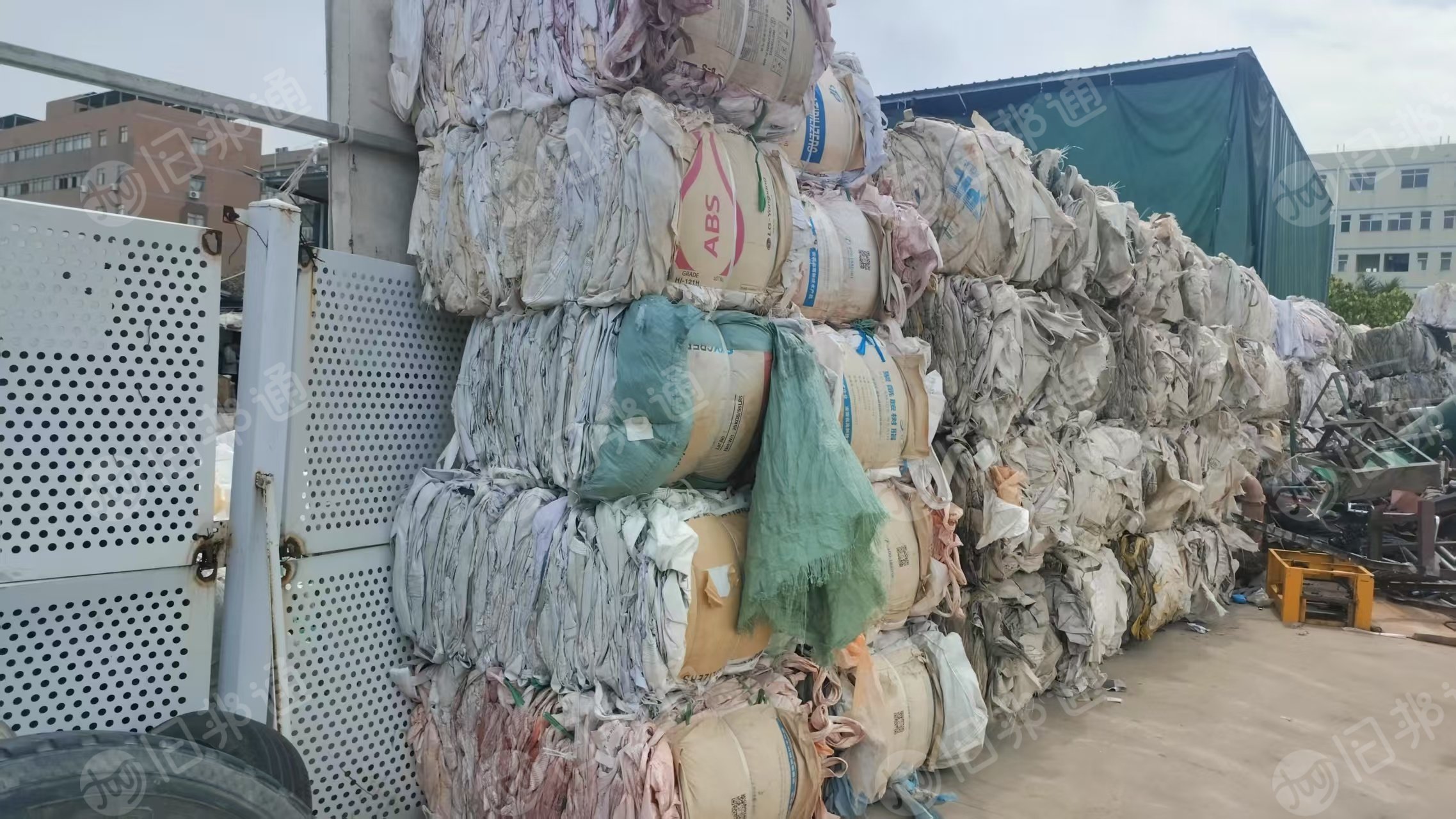 出售水洗吨包废料，月供十几吨