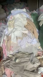 长期出售旧衣服分拣货,冬衣 ,夏衣, 白布 ,擦机布 ,羽绒服 ,毛衣等