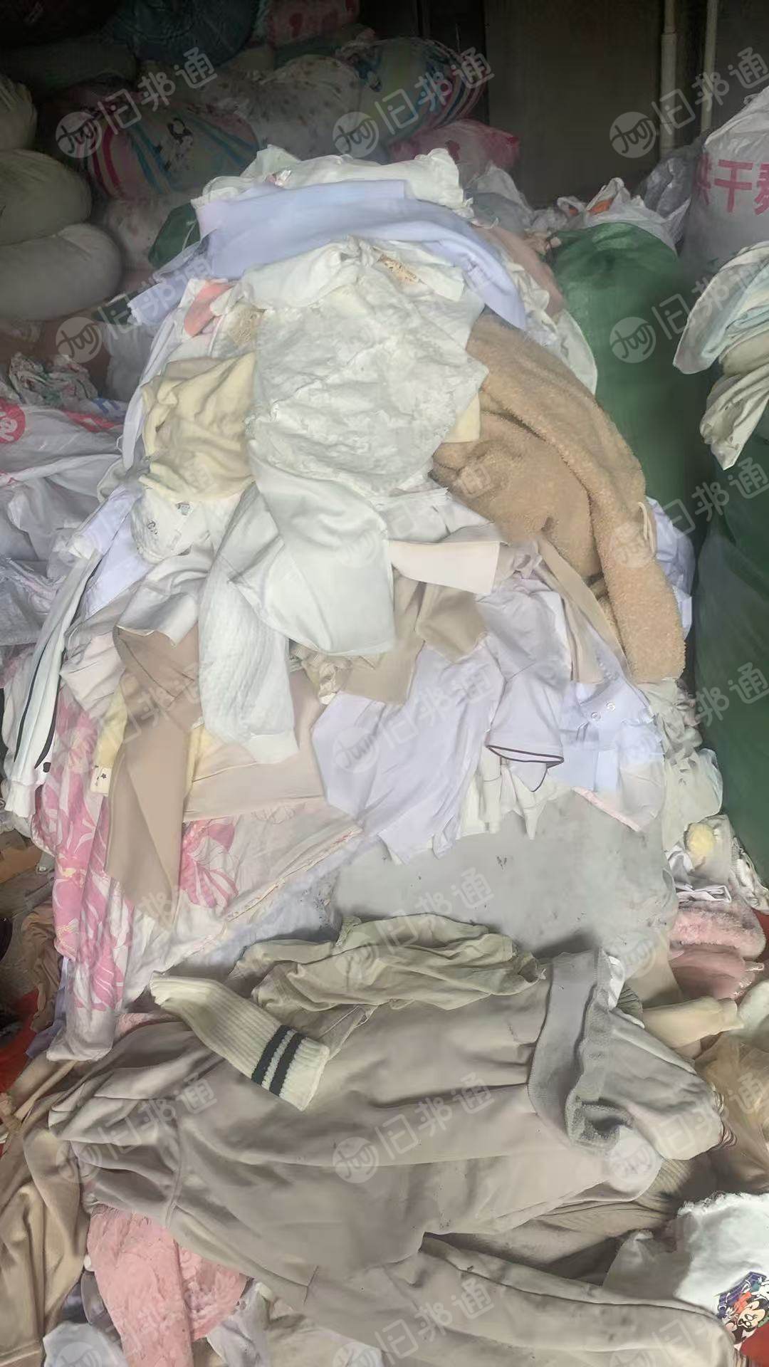 长期出售旧衣服分拣货，冬衣 ，夏衣， 白布 ，擦机布 ，羽绒服 ，毛衣等
