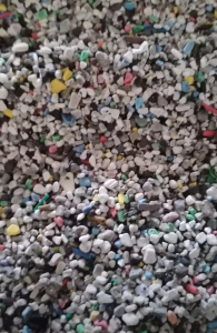 长期出售PVC冰箱底料，现货一挂车，每月200吨左右