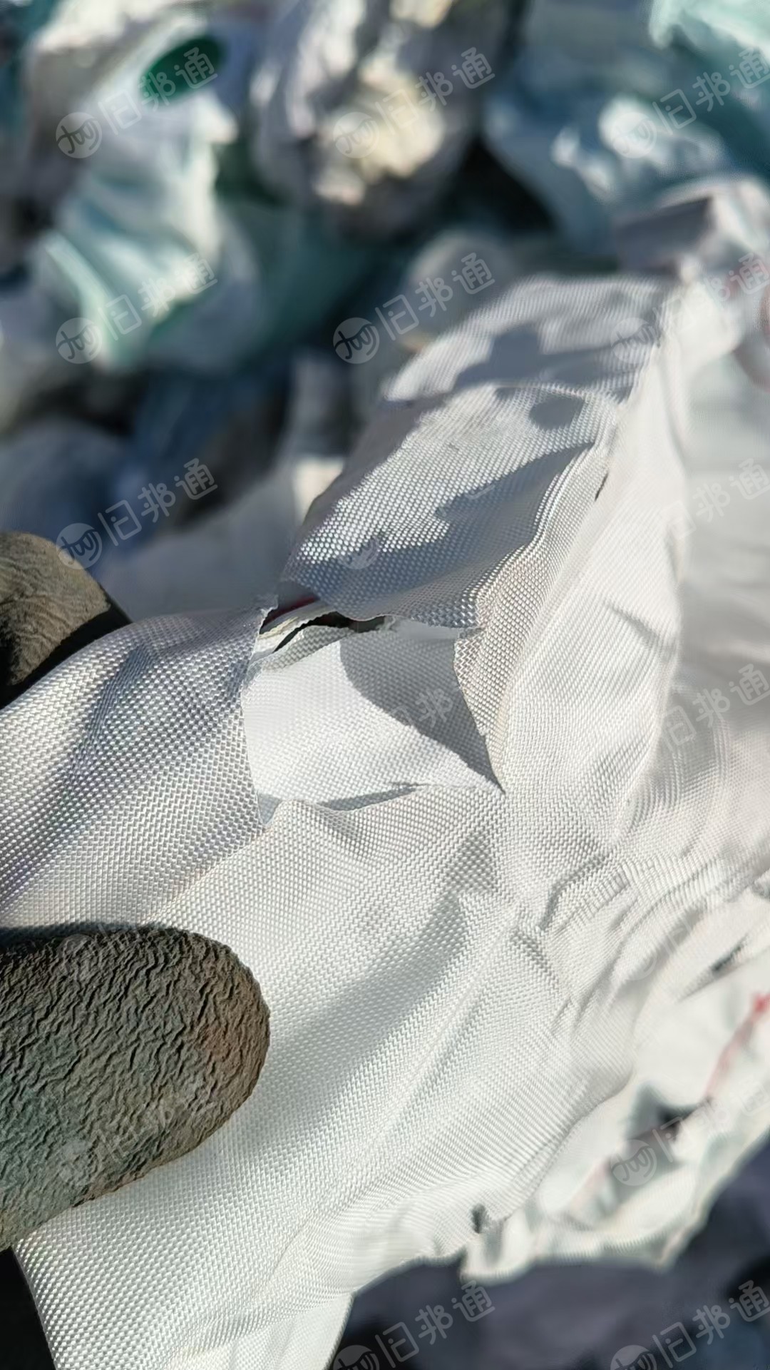 长期出售气囊布，尼龙双6和涤纶混在一起的，  涤纶占比15%左右。现货30吨，厂在天津