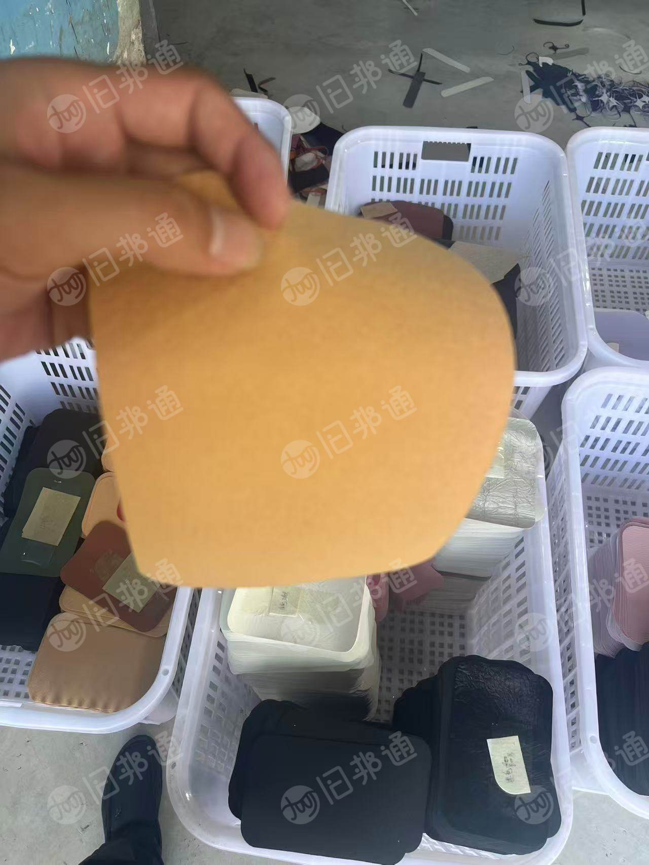 箱包厂长期出售箱包皮下脚料，厂每个月生产几百万个箱包，厂在江西宜春