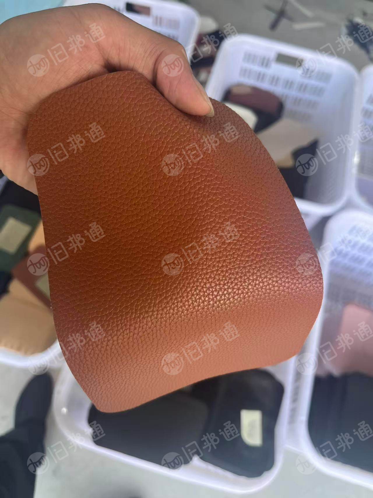 箱包厂长期出售箱包皮下脚料，厂每个月生产几百万个箱包，厂在江西宜春