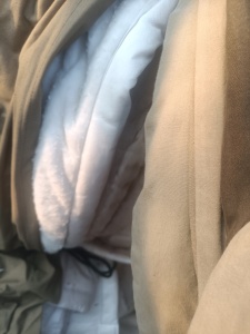 长期出售旧棉被,丝棉,部队下来的,现货9米6一车,货在广东韶关