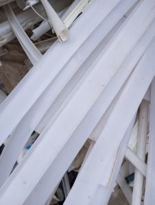 出售pc灯条管毛料，现货4.2一车