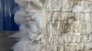 出售水洗一级高压膜废料，缠绕膜和平板膜混打，长期有货