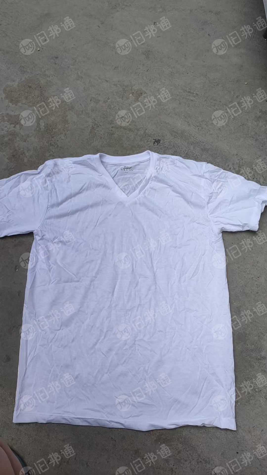 现货低价处理一批库存成人衣服,尺码全,长袖短袖都有,货在山东临沂沂水