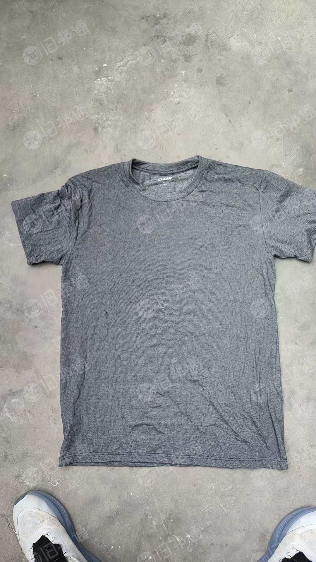 现货低价处理一批库存成人衣服,尺码全,长袖短袖都有,货在山东临沂沂水